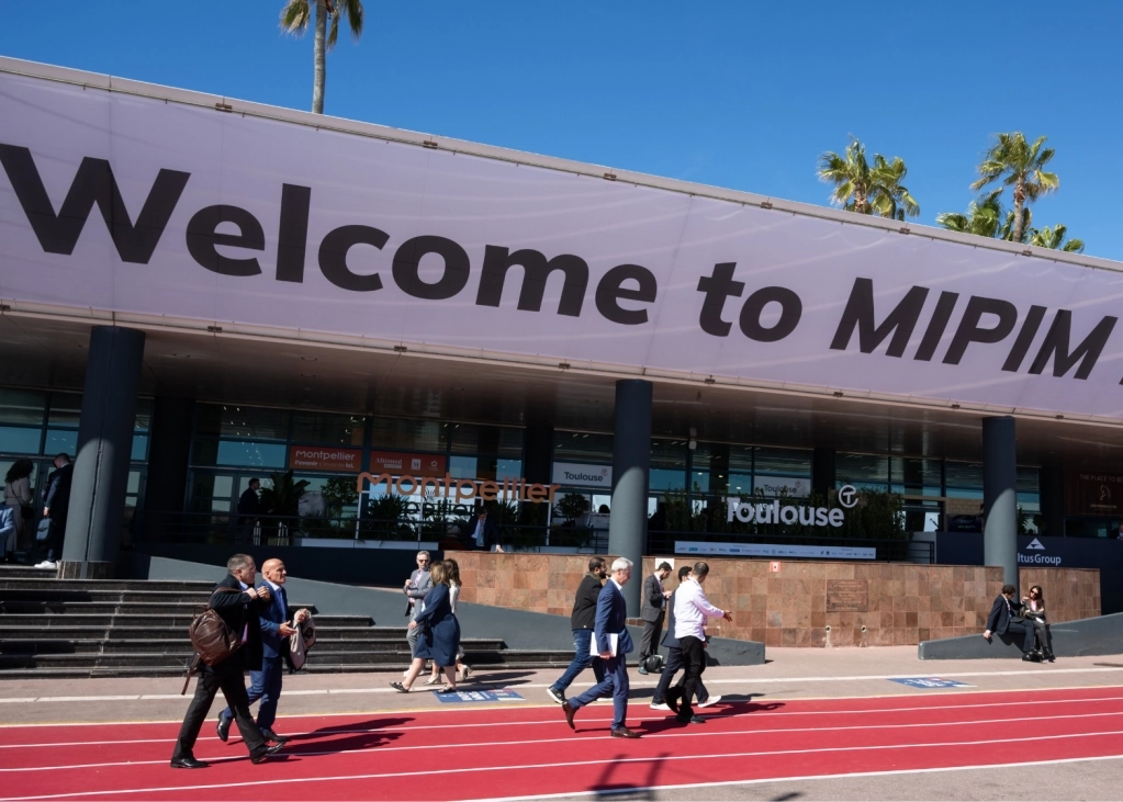 Elevate your MIPIM experience with our Luxury Transportation Services